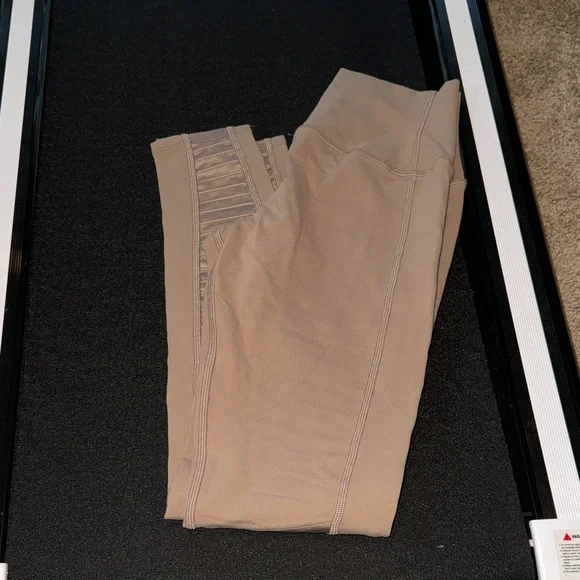 ALO Yoga Tan Leggings - Picture 5 of 5